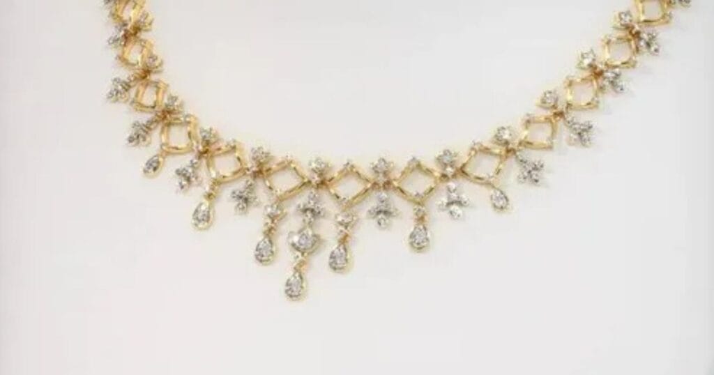 Diamond Cluster Chains