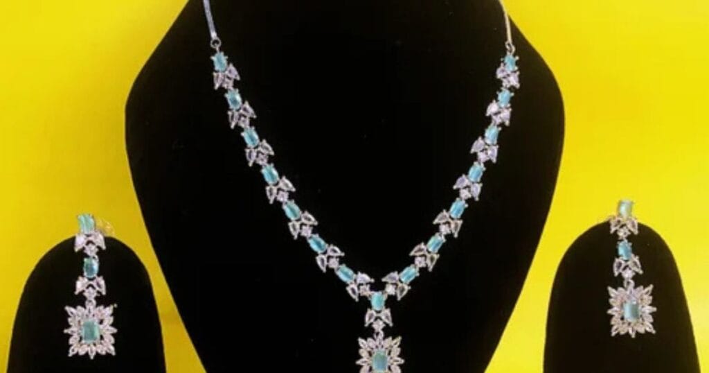 Colored Diamond Chains