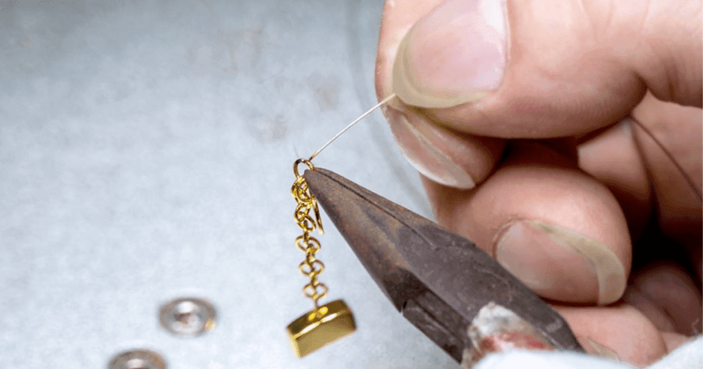 3- Evaluate the Necklace's Metal Quality