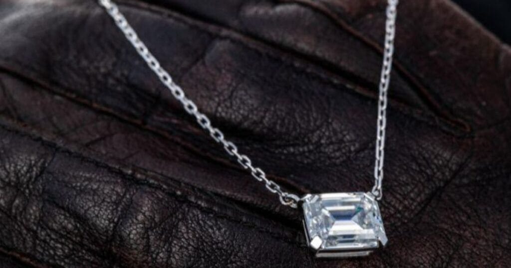 Understand the 4Cs of Diamonds